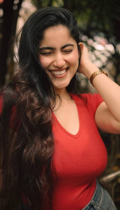 Kaavya Vurity Impresses With Modern Style Energy