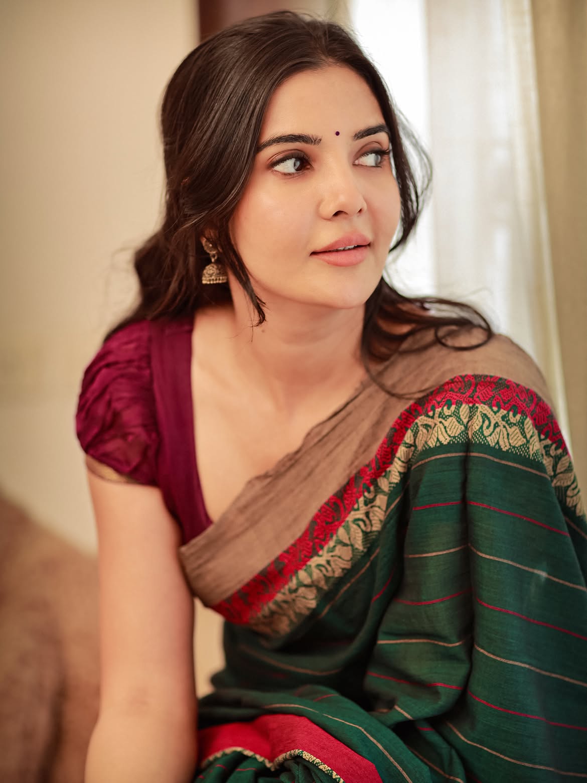 Madhuri Jain Radiates Calm Beauty In Saree Style