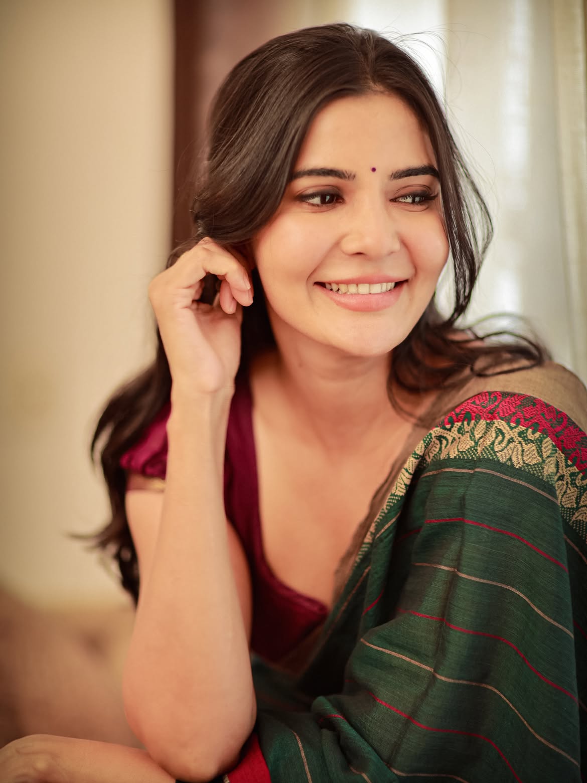 Madhuri Jain Smiles In Elegant Green Saree Look