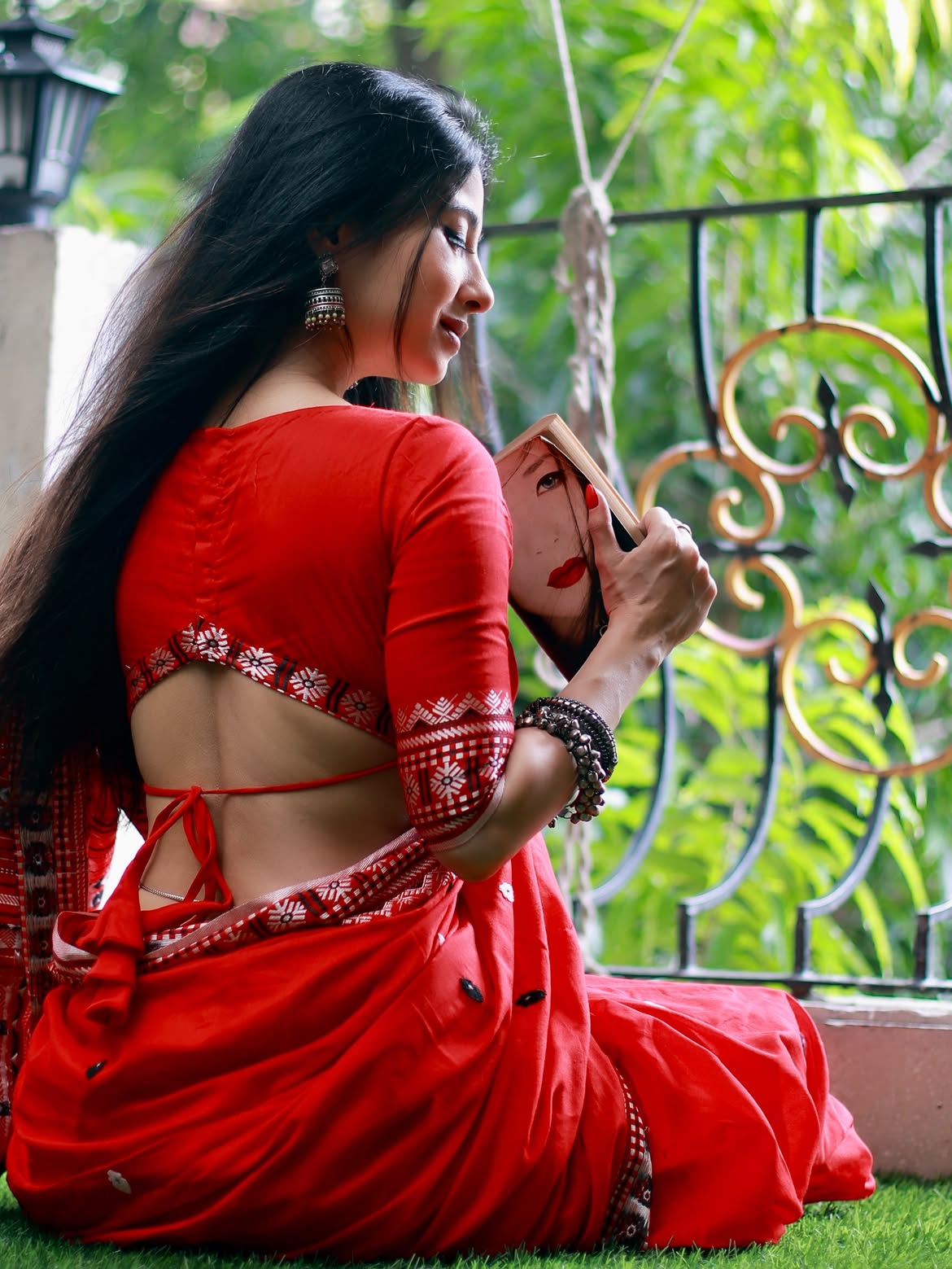 Monami Ghosh Stunning Side Profile In Red Saree