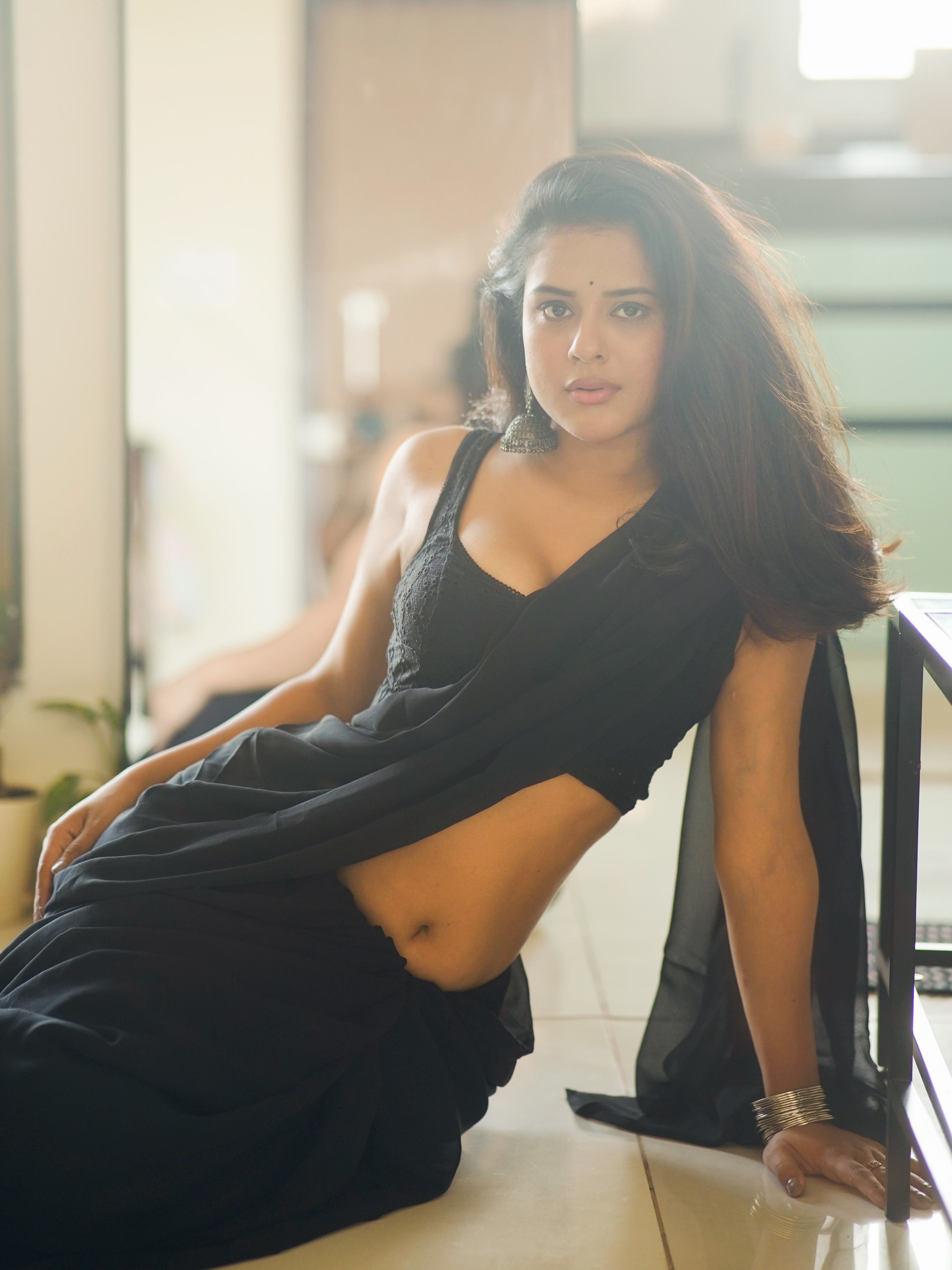 Nidhi Dudhraj Flaunts Graceful Black Saree Style