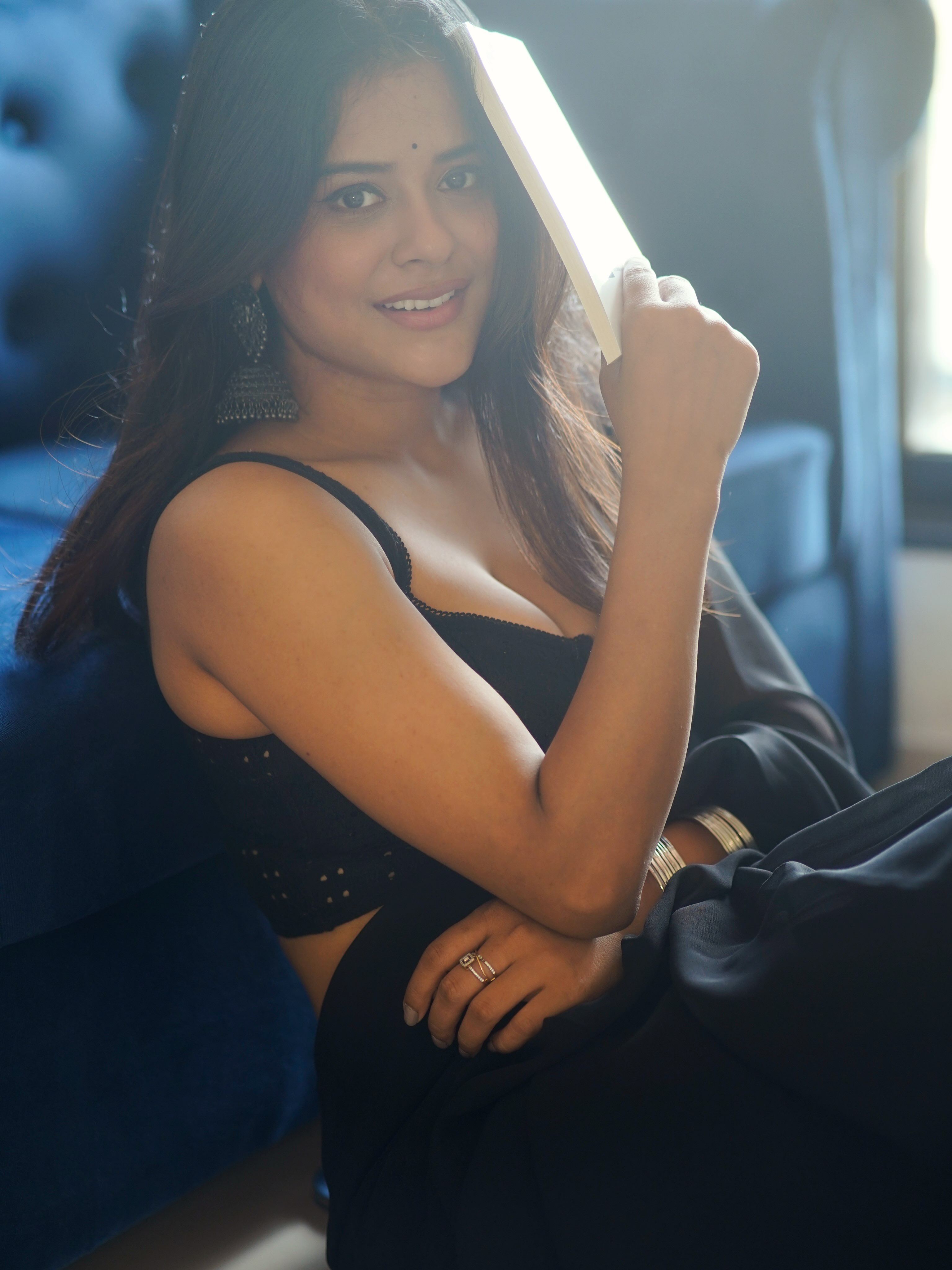 Nidhi Dudhraj Relaxs In Stylish Black Saree Pose