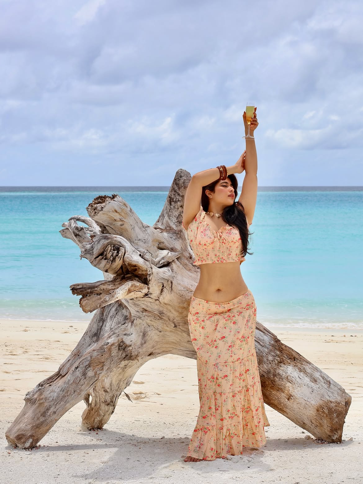 Nikita Sharma Poses By The Blue Sea In Chic Mood