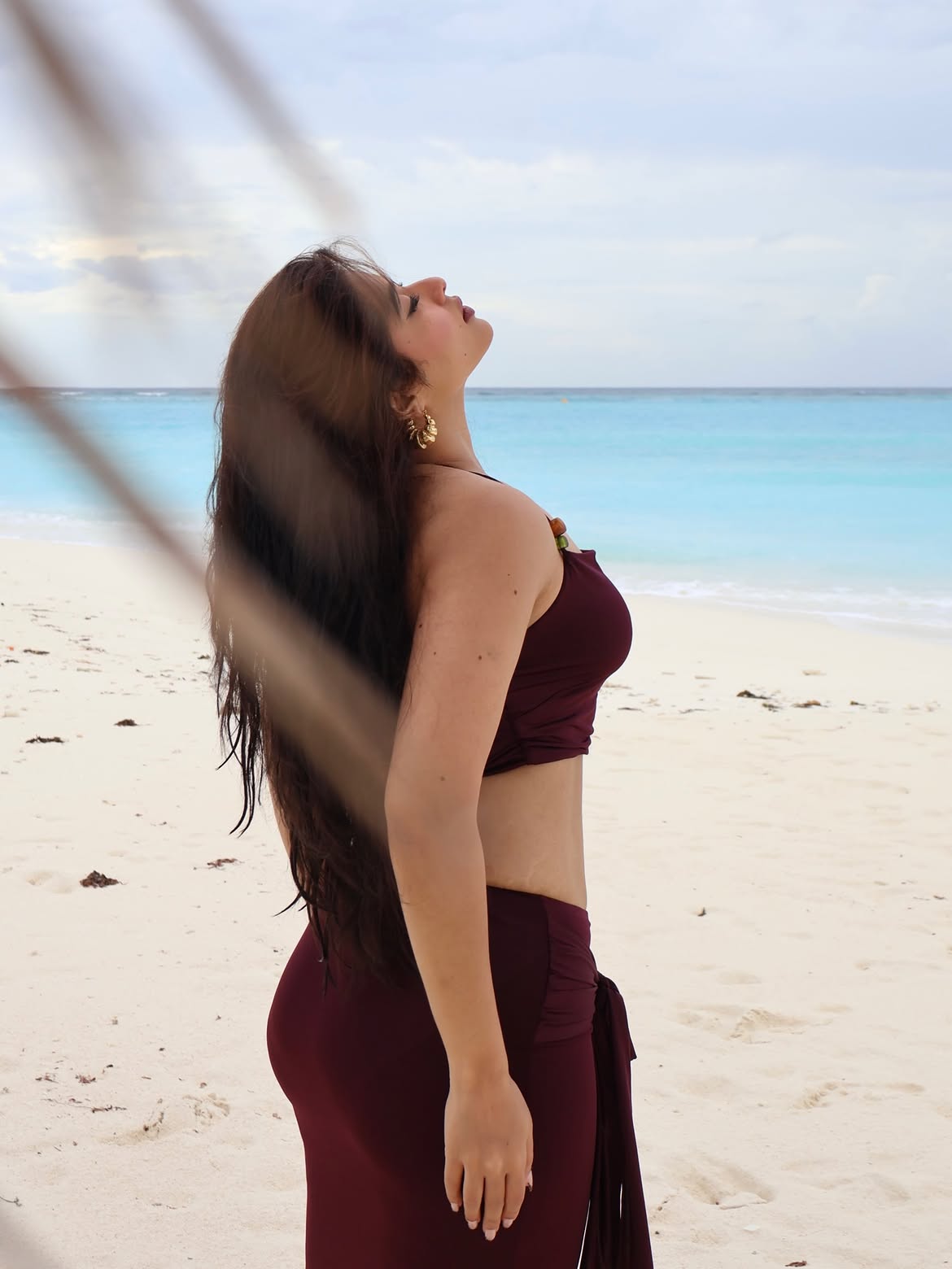 Nikita Sharma Showcases Relaxed Beachside Glam