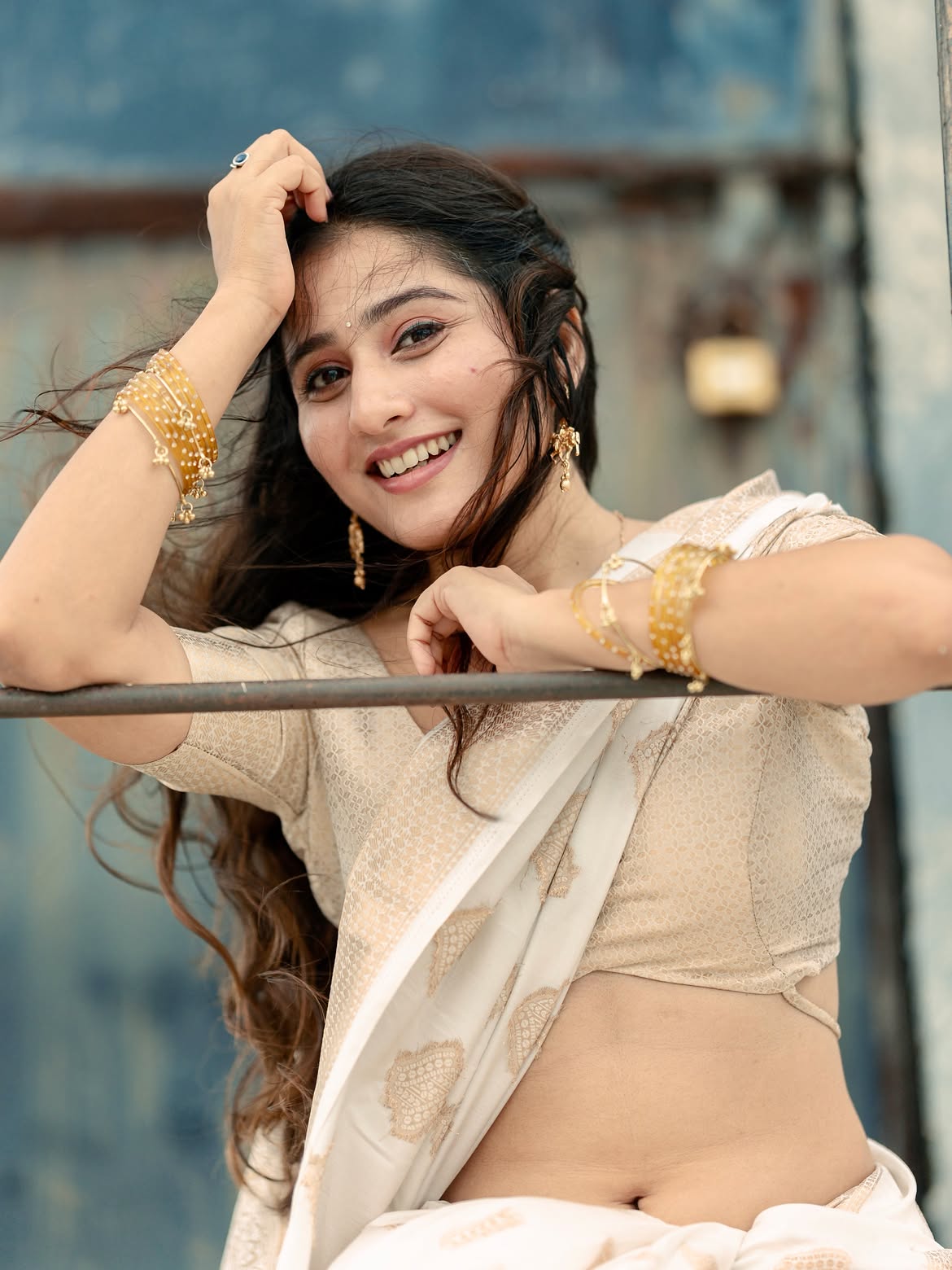 Payal Gupta Flaunts Chic Ivory Saree With Bangles
