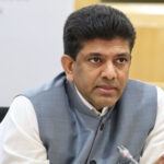 ఏమీ చేయనివారికి సంజాయిషీలు ఇచ్చుకోవాల్సి వస్తోందే!