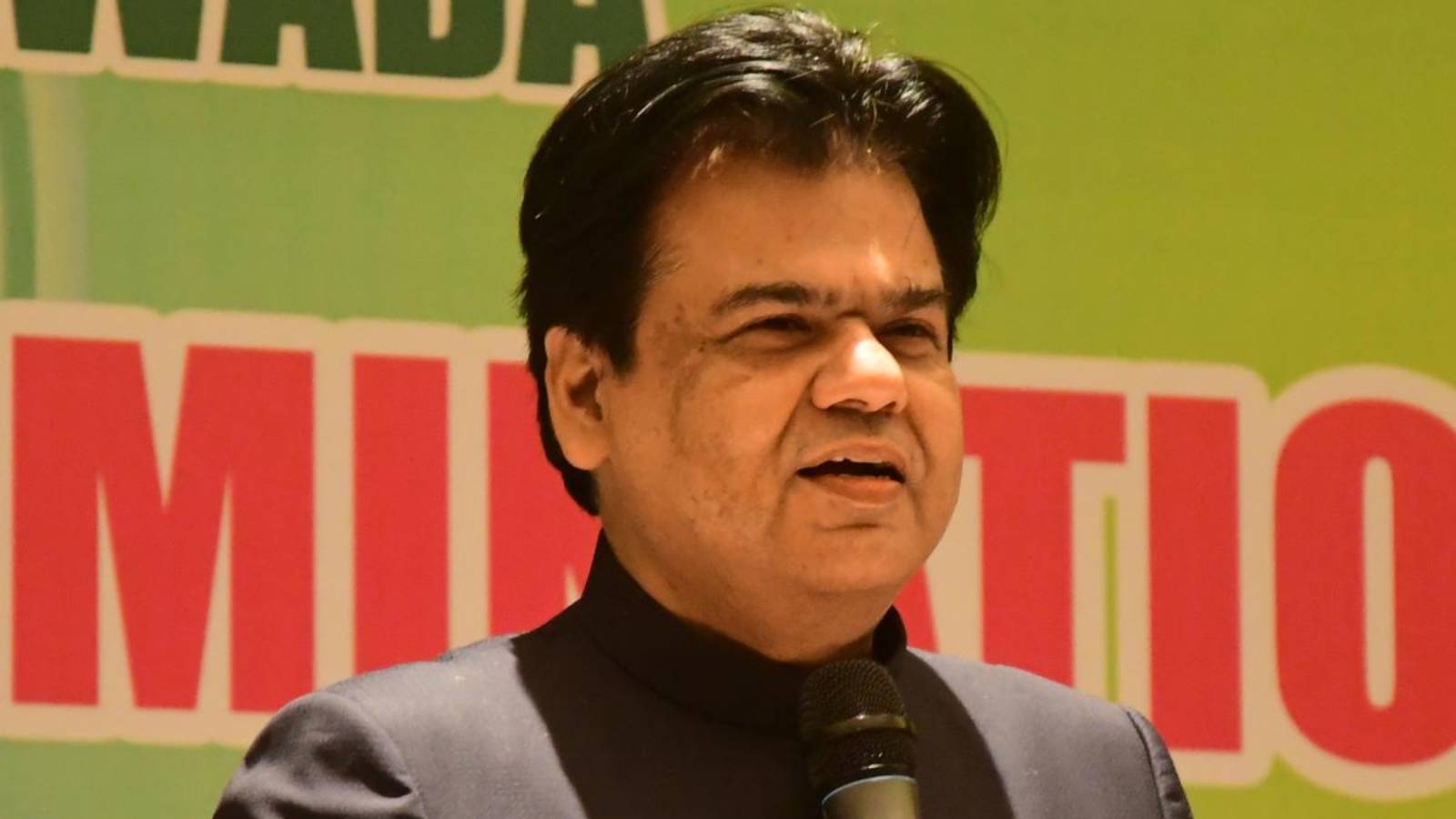 Praveen Prakash Joins UP Congress After Leaving IAS