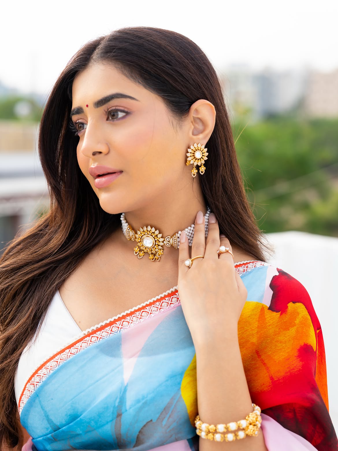 Rashi Singh Highlights Her Jewellery With Style!