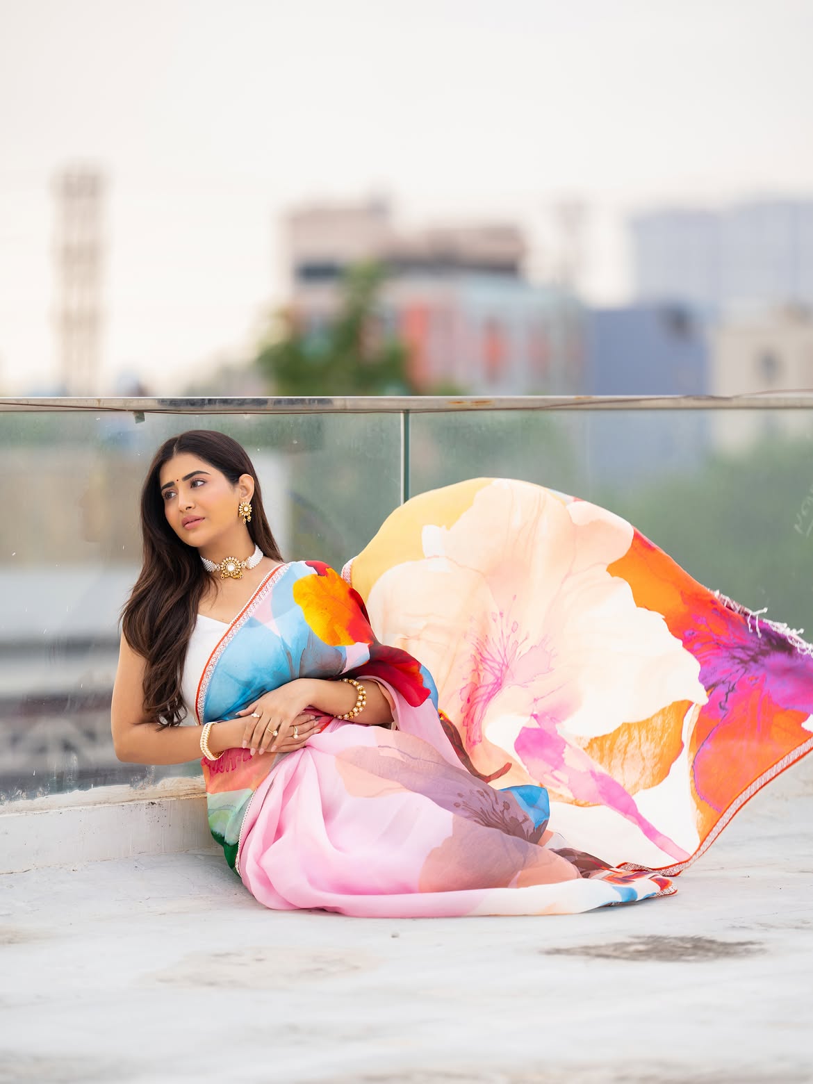 Rashi Singh Turns Sideways In A Chic Saree