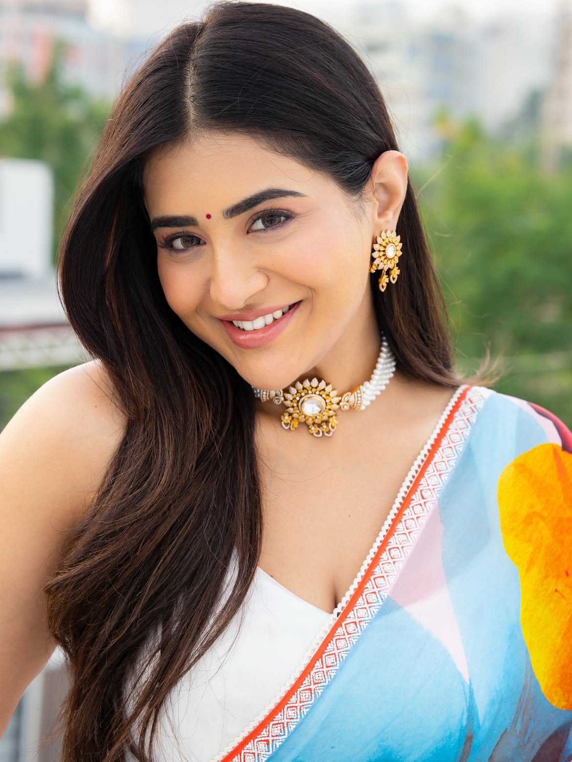 Rashi Singh Offers A Soft Close Up Beauty Shot!!
