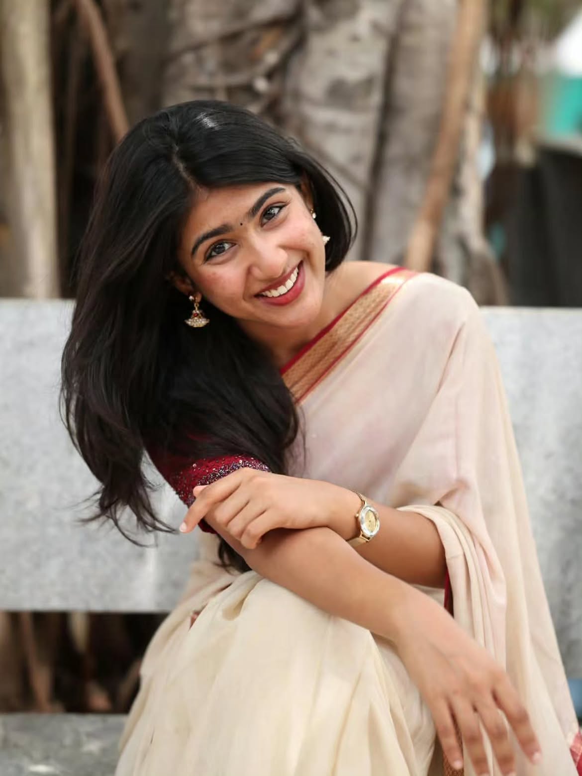 Riya Shibu Charming Smile In Cream Saree Outfit