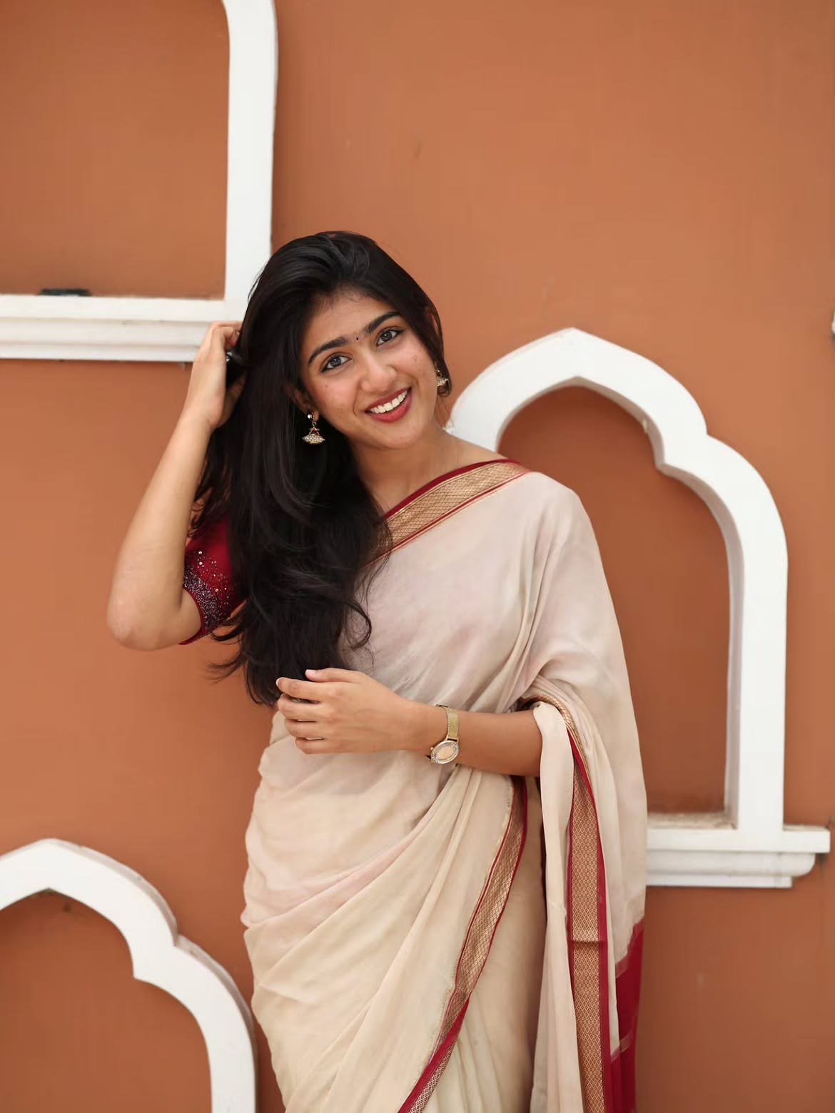 Riya Shibu Elegant Traditional Saree Style Pose