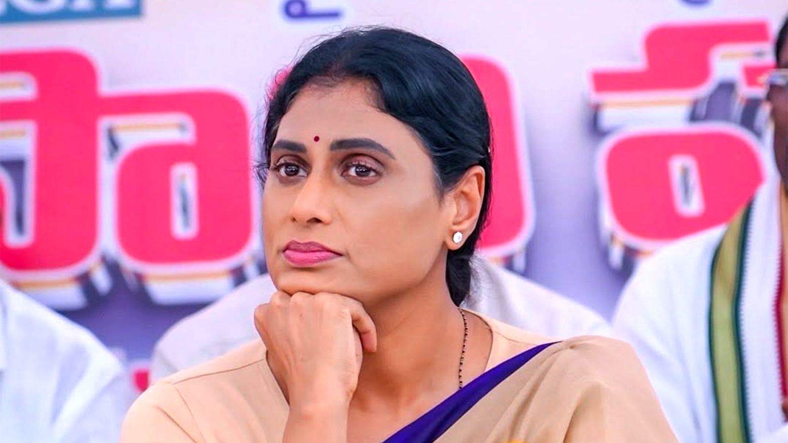 Sakshi faces questions over Sharmila stance