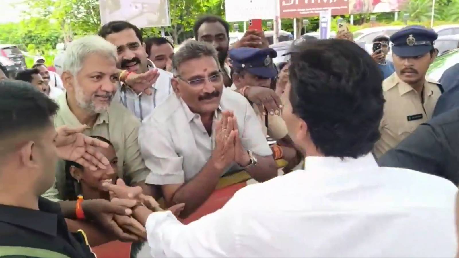 YS Jagan and Vallabhaneni Vamsi political equation