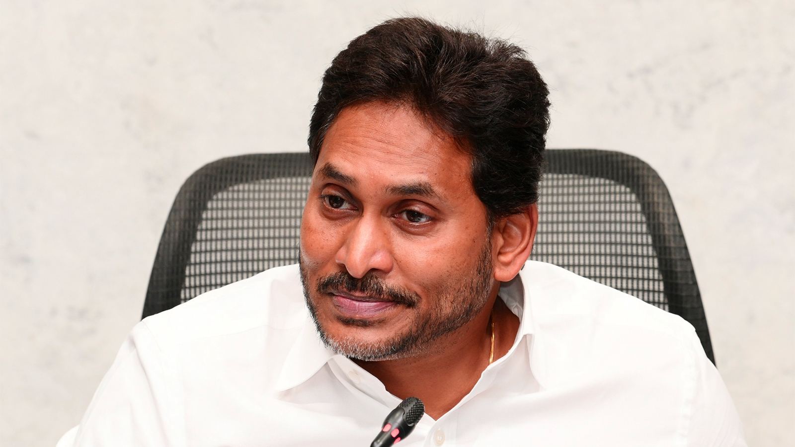 YS Jagan greeted by YCP leaders at airport