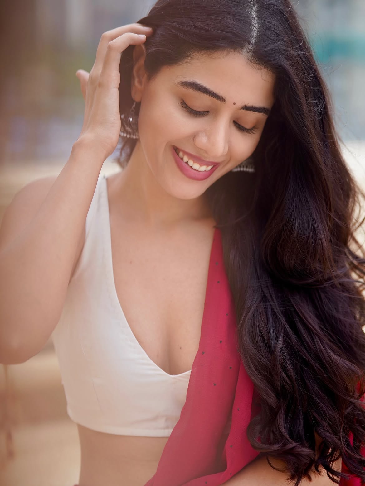 Aarti Chikara Wears A Stunning Deep White Blouse