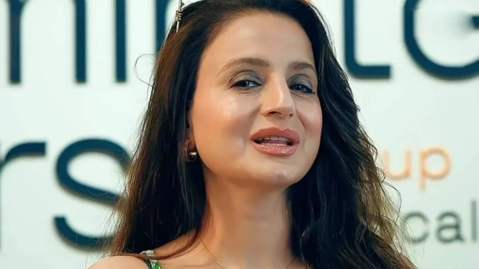 Ameesha Patel Puts Bollywood’s Big Entourages Under the Lens
