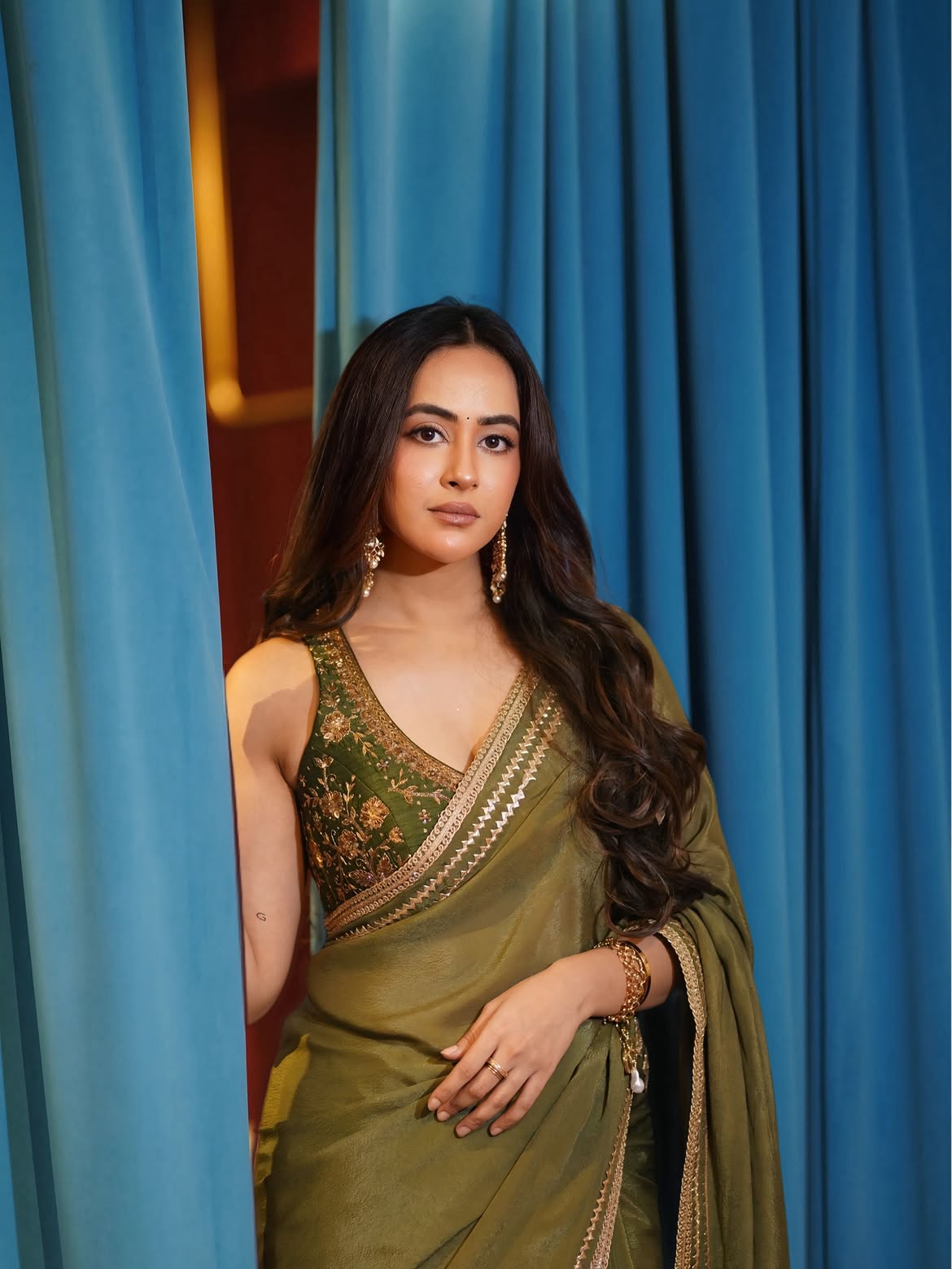 Amiksha Pawar Flaunts An Intricate Golden Blouse