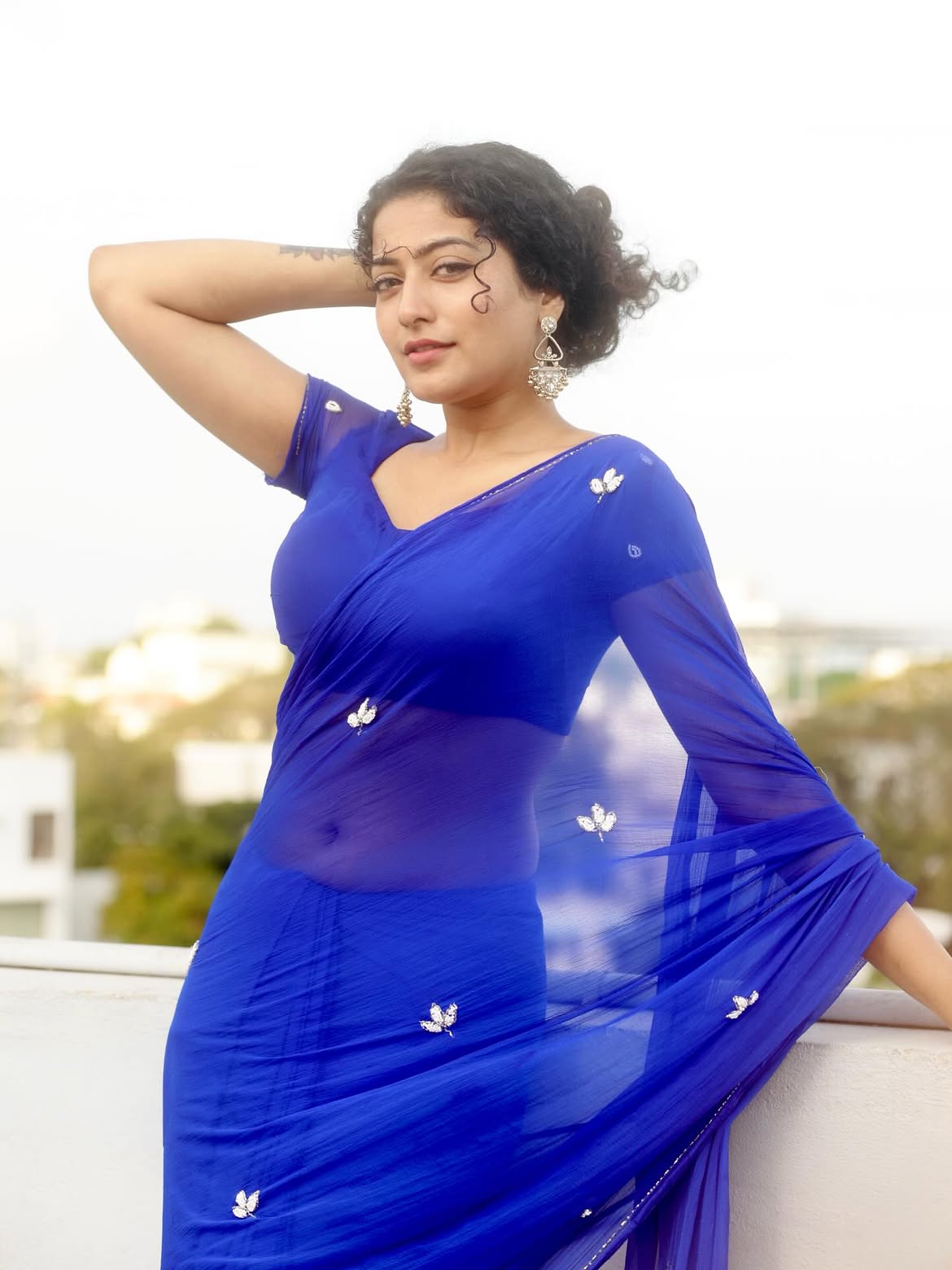 Anjali Prabhakaran With Chic Blue Saree Drape