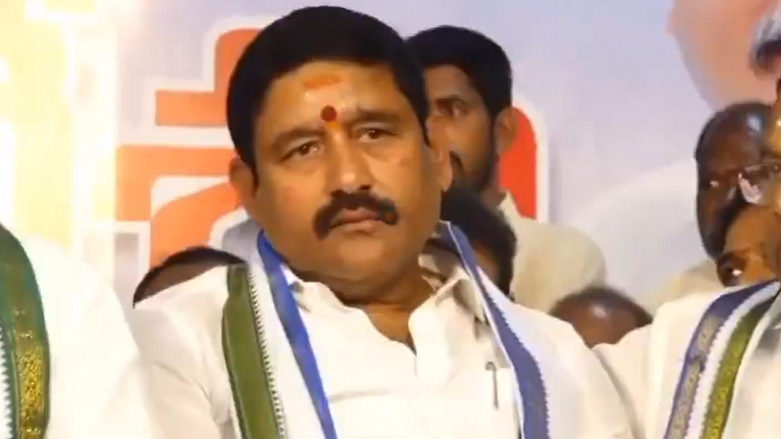 ఉత్తరాంధ్రా వైసీపీ నేతల కన్నీటి రోధన...