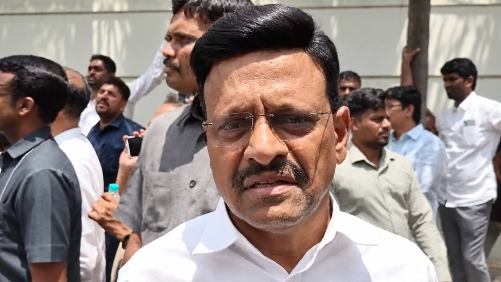 గీతలు దాటుతున్న రాజకీయ భాష...పాపం ఎవరిదీ.?