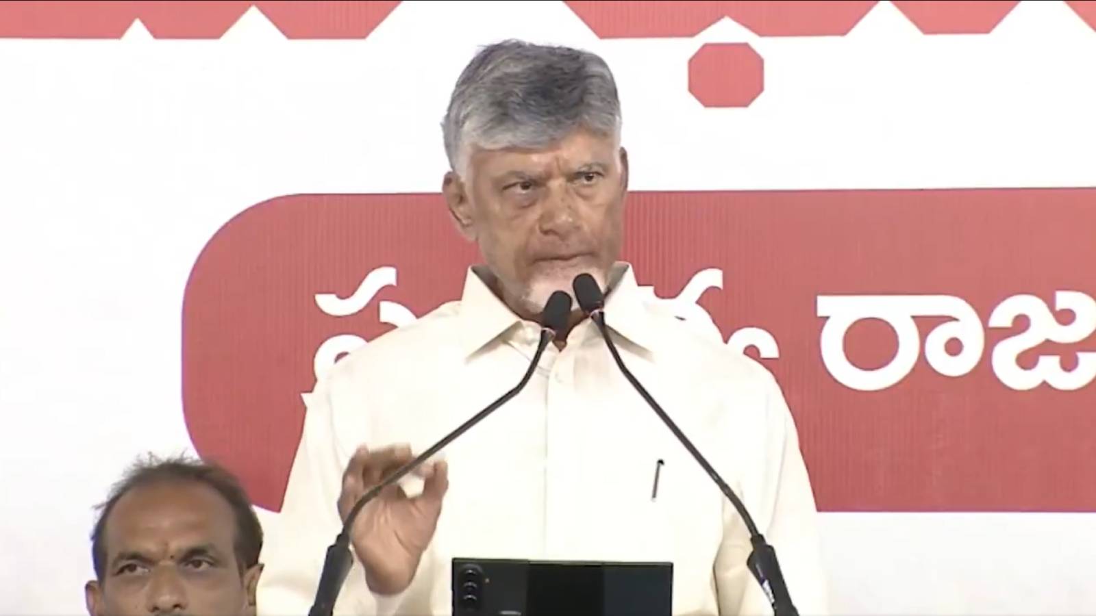 CBN Reveals Scary Story Of YSR And Jagan!