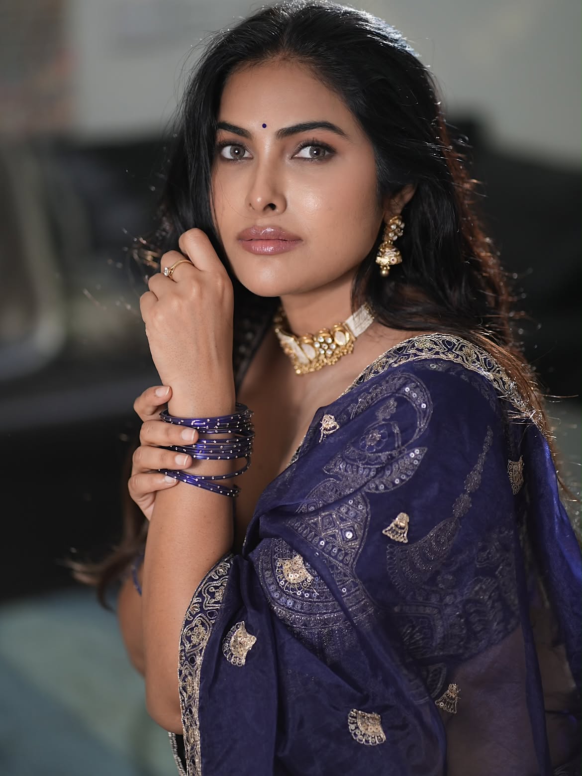 Divi Vadthya Showcases Her Navy Sari Detail Vibe
