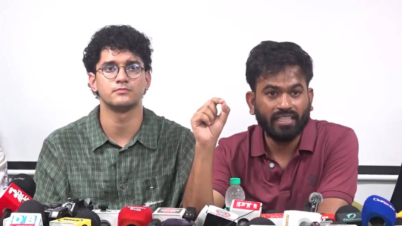 New Cockroach Fight: EC Chief Must Resign In 2 Days!