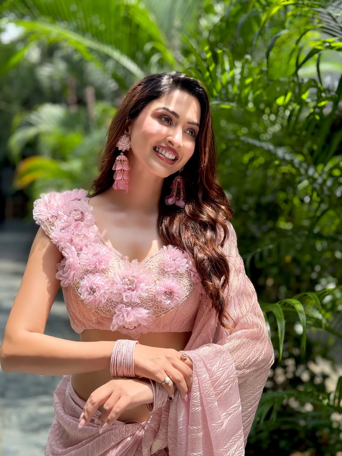 Gorgeous Eshaanya Flaunts Her Perfect Pink Saree