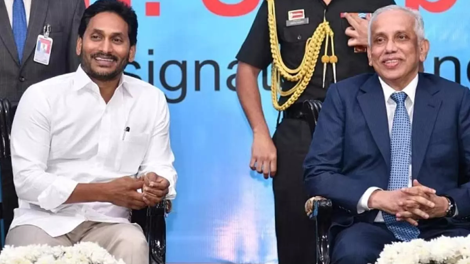 అదేదో సామెత చెప్పినట్లు గవర్నర్కి పిర్యాదు చేస్తారట!