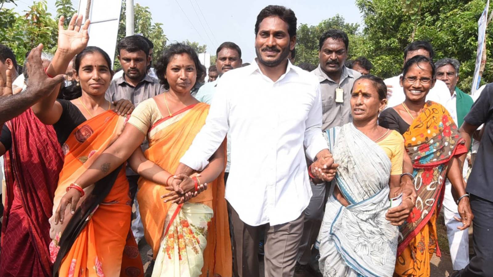 జగన్ పాదయాత్ర వైసీపీ కి 'సంజీవని' కానుందా.?