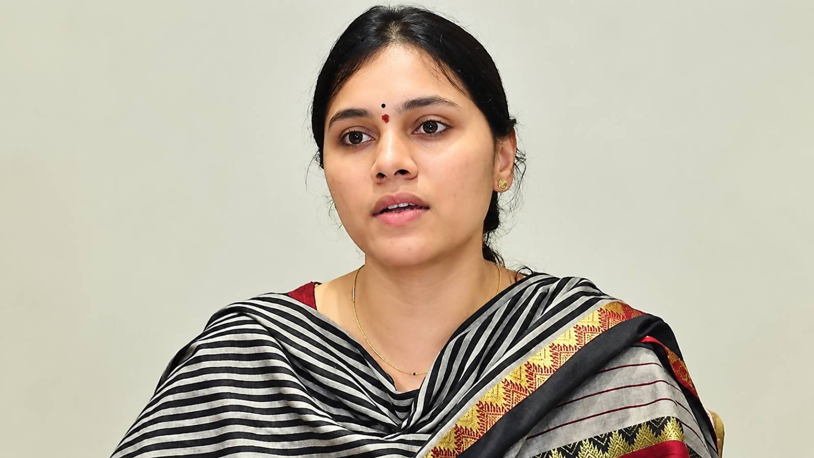 Jogi Ramesh daughter-in-law Meghana reaches Governor