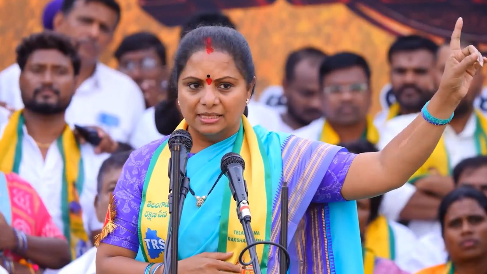 ఇచ్చట అన్ని చేదు నిజాలే చెప్పబడును: కవిత