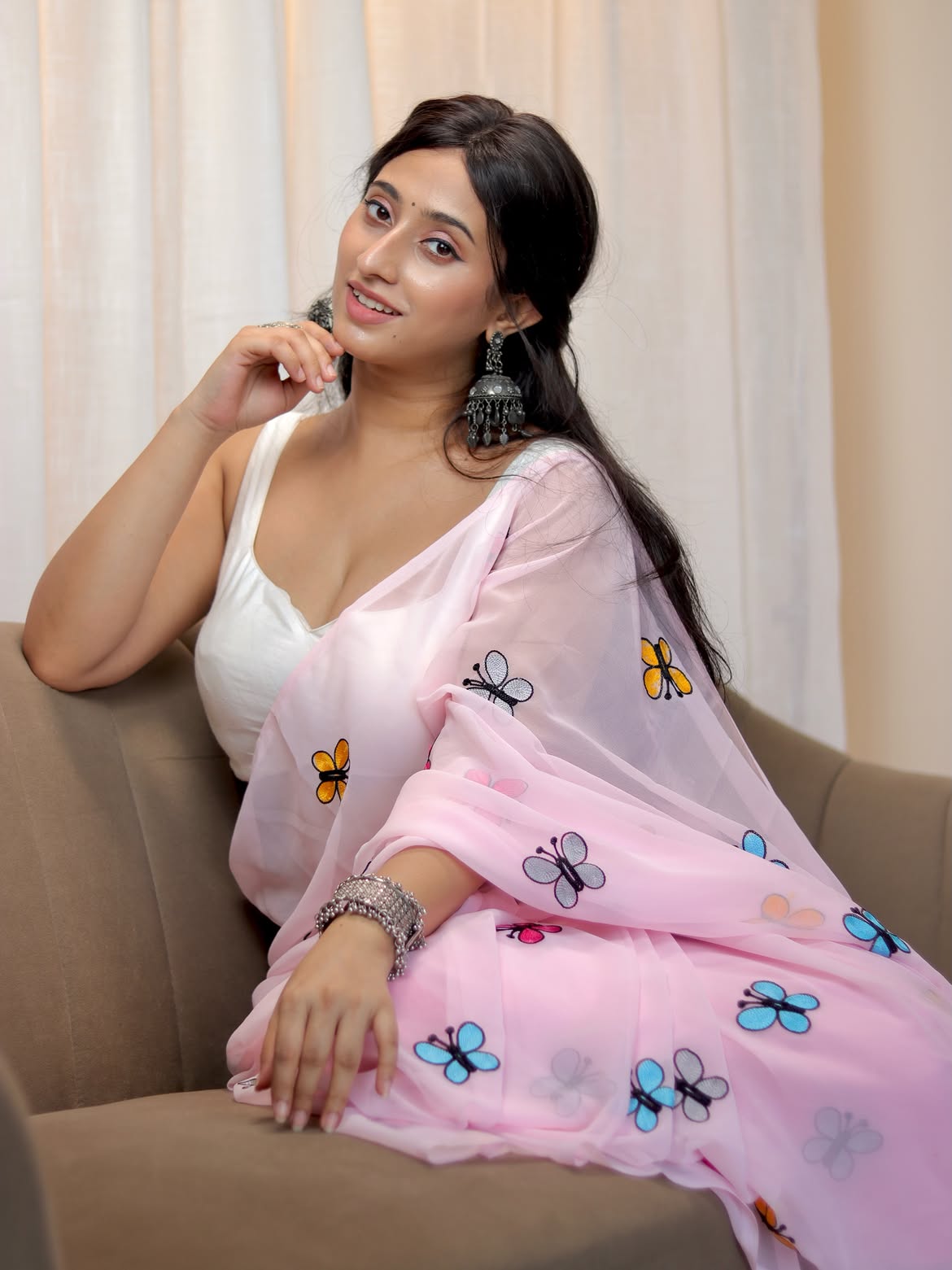 Kheyali Nath Flaunts Her Bold Silver Jhumkas