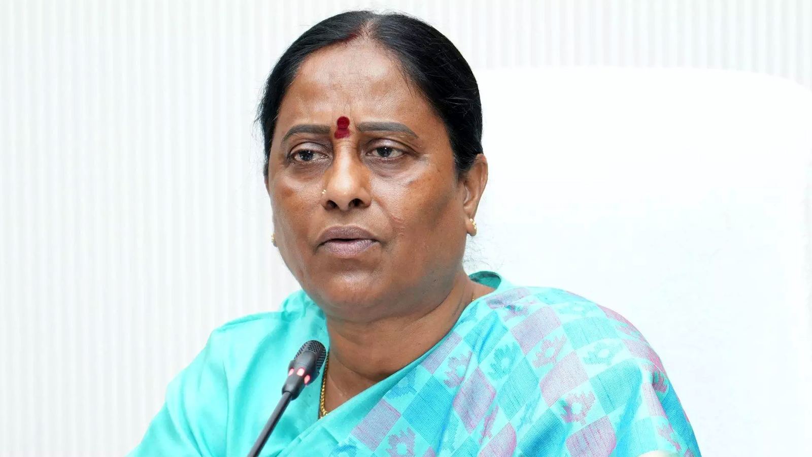 సురేఖ....ఆశీస్సులతోనా.? ఆక్రోశంతోనా.?