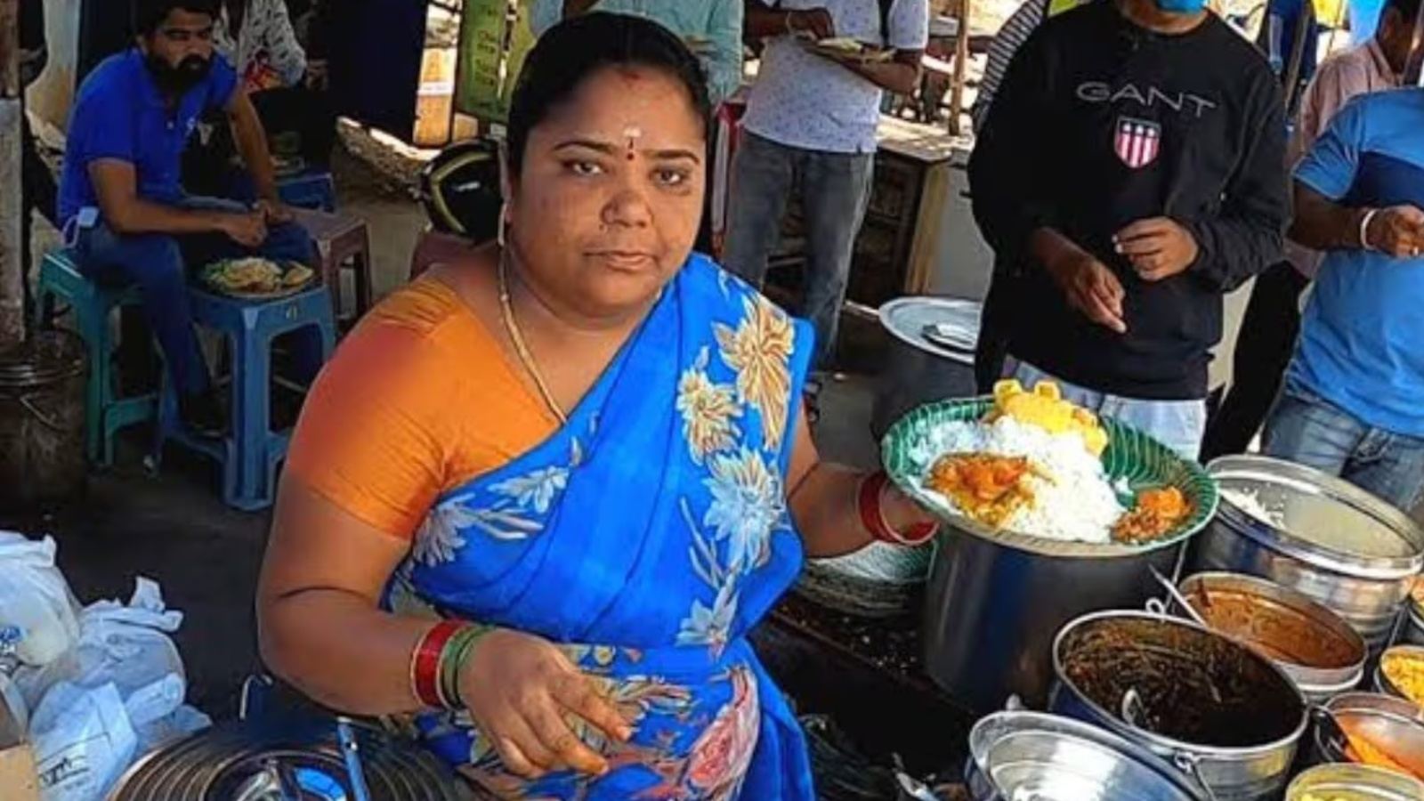 కుమారీ ఆంటీ… రెండు లివర్స్ ఎక్‌స్ట్రా!