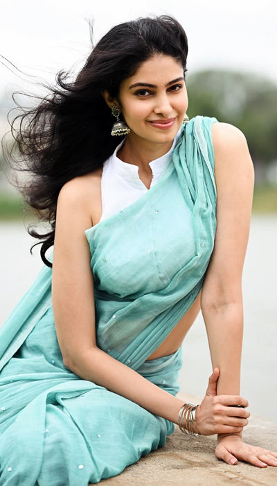 Pics: Manasa Slays In A Breezy Teal Saree Look