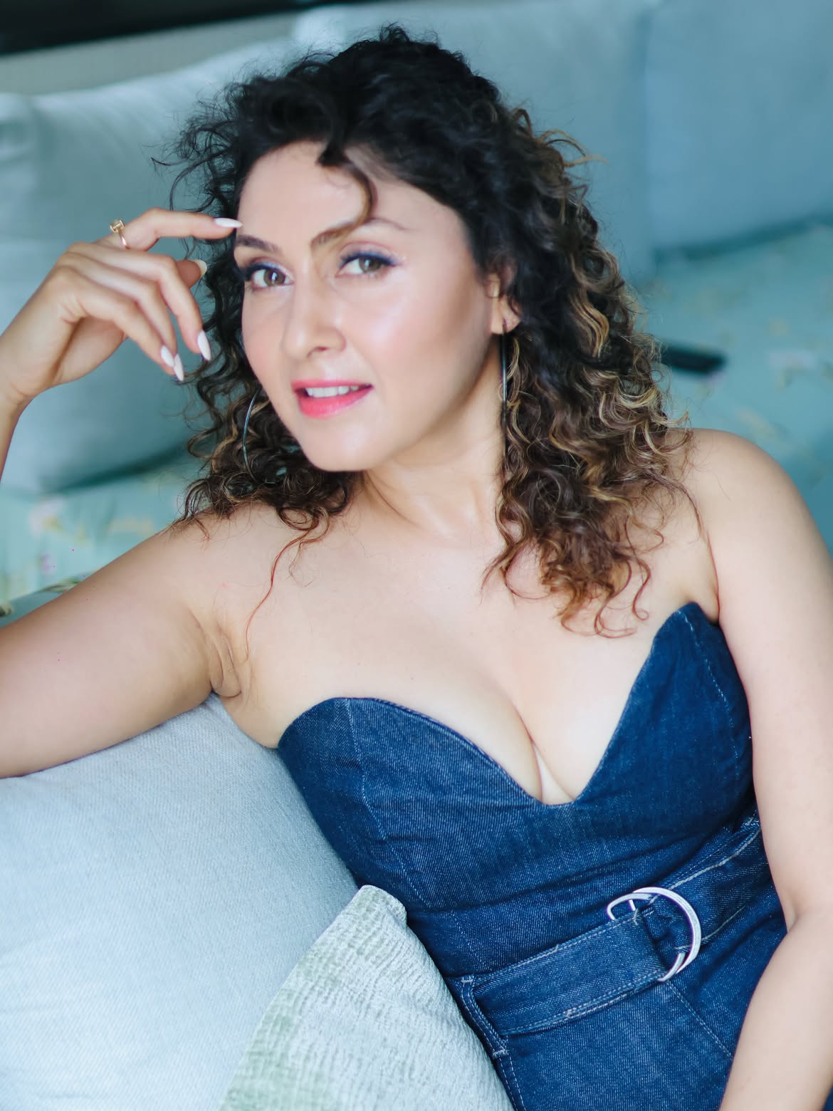 Manjari Fadnnis Rocking Bold Blue Eyeliner Look