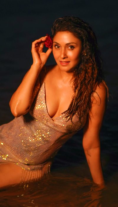 Pics: Manjari Fadnnis Sizzles In Shimmering Beach Gown