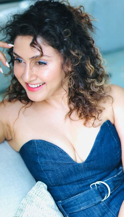 Pics: Manjari Sizzles In Bold Strapless Denim