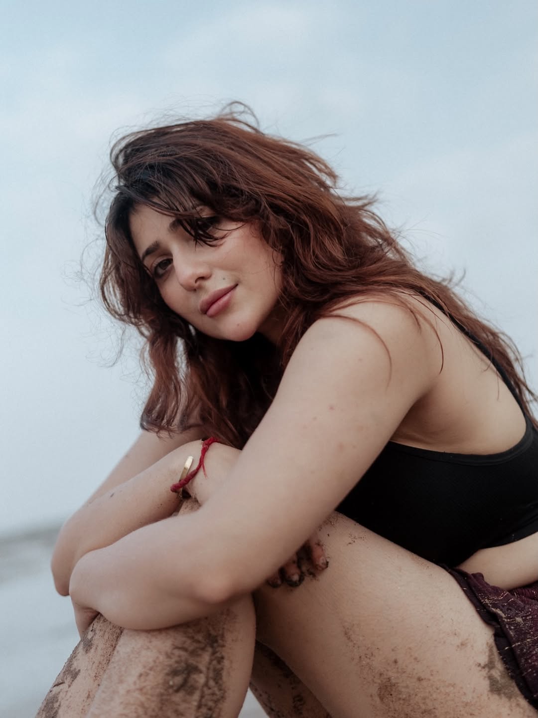 Naazukmadanlochan In A Breezy Black Crop Look