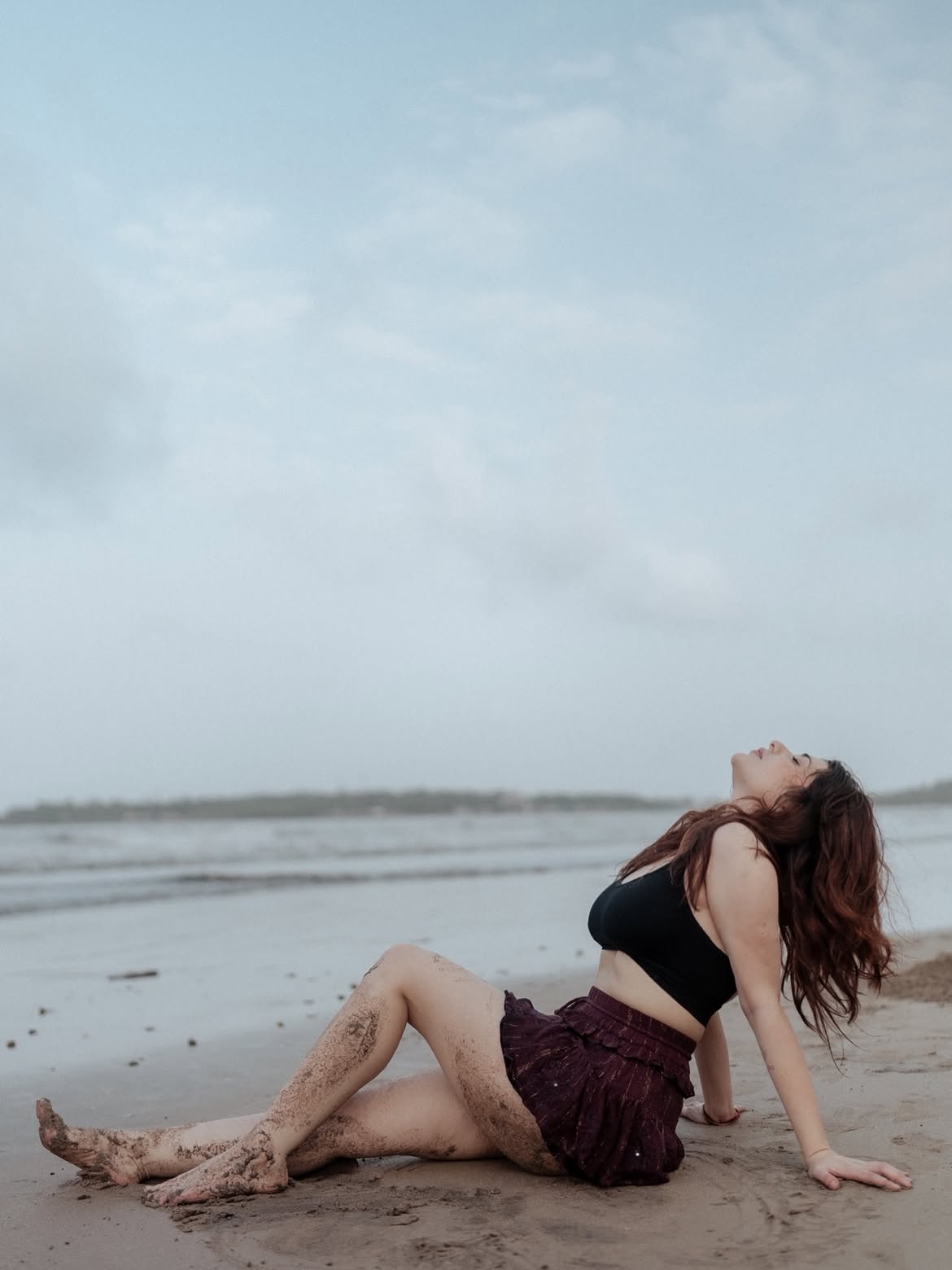 Naazukmadanlochan Poses By Ocean In Black Style