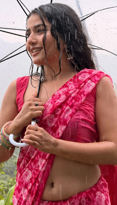 Pics: Payal Sizzles In A Vibrant Pink Floral Saree
