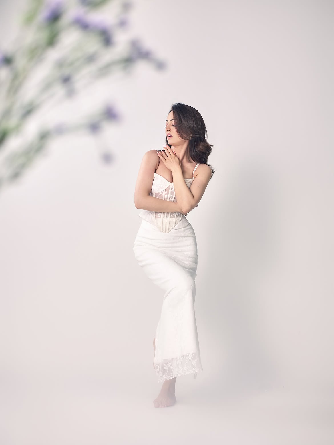 Sandeepa Dhar Gives A Soft Gaze In White Lace!!!