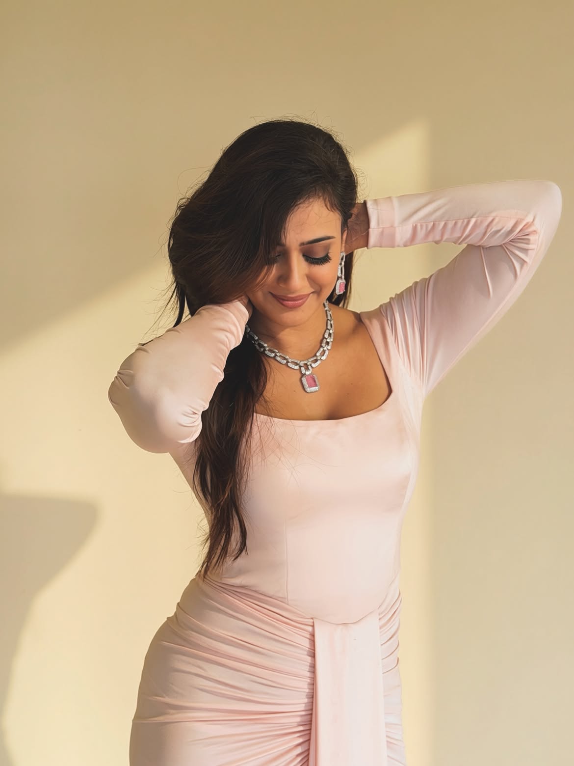 Shweta Tiwari Gives A Regal Pose In Pink Dress!!