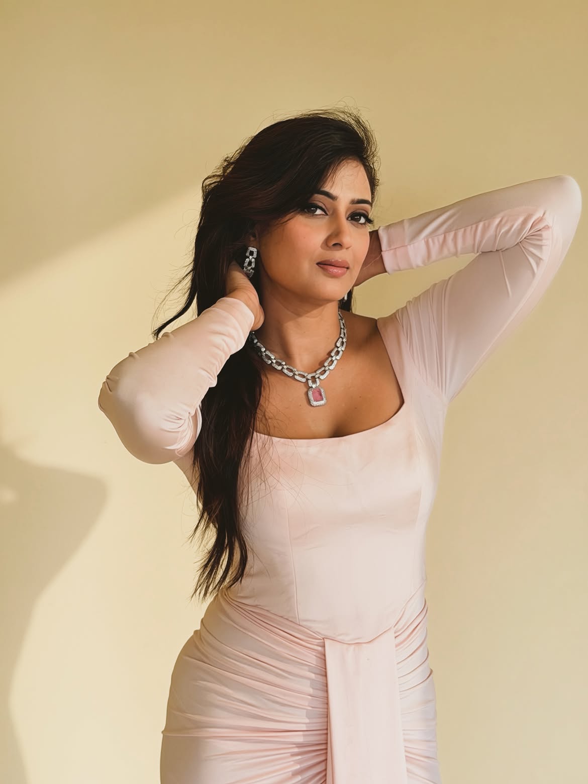 Shweta Tiwari In Soft Pink Dress With Gem Glow!!