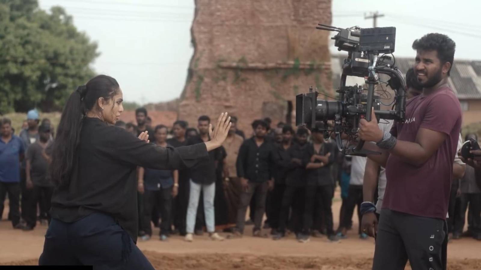 sobhita-dhulipala-performs-stunts-in-pa.-ranjiths-vettuvam