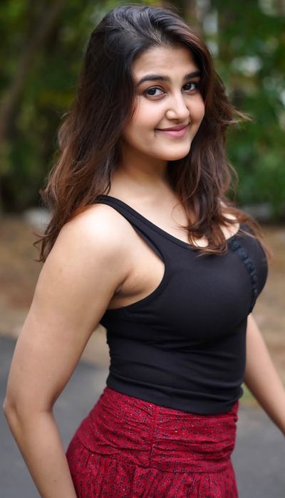 Pics: Sowmika Serves Fresh Charm In Black And Red Style!
