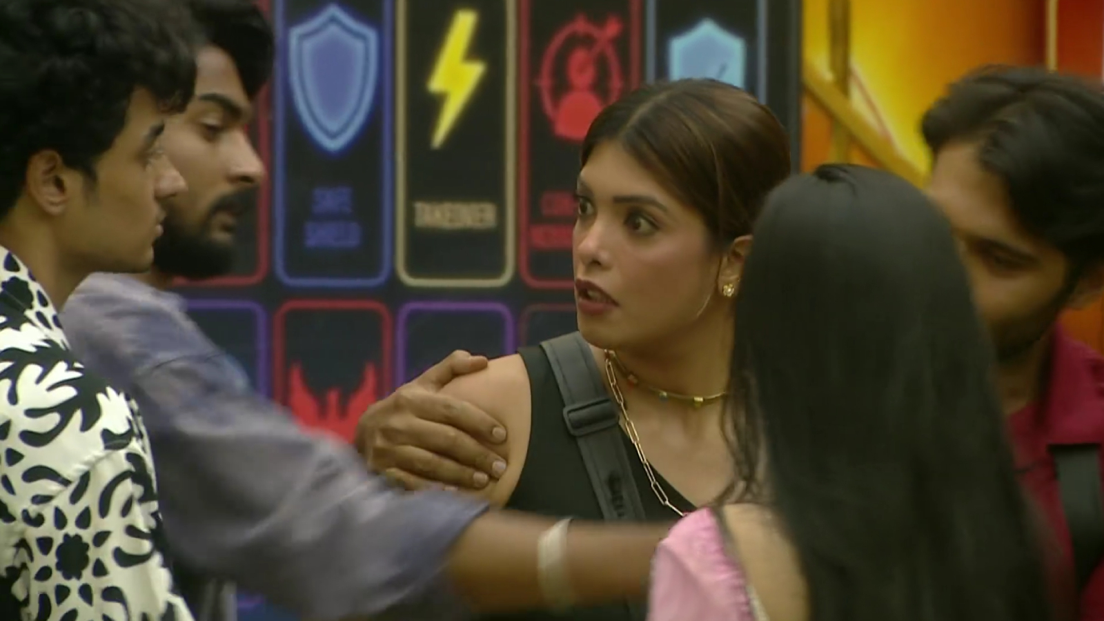 BB Telugu: "Guddhu Guddhutha, Pallu Ralagodatha"