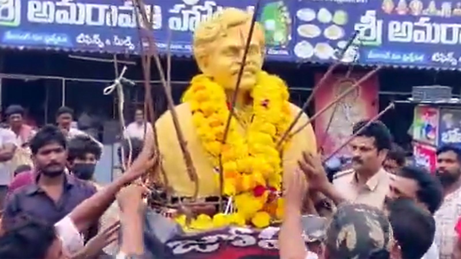 Undrajavaram Vangaveeti Ranga statue row